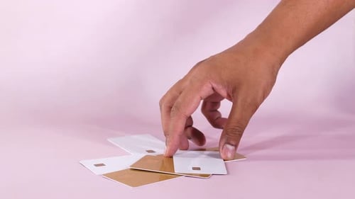 Gros plan des cartes de personne à partir d'une table