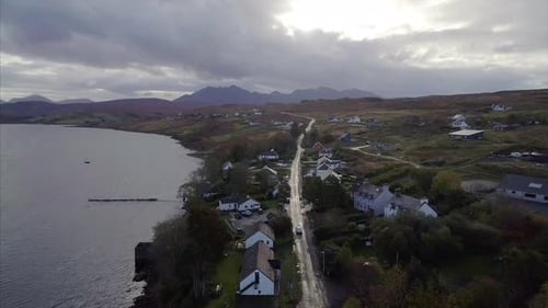 Carbost Village et Loch Harport à Skye, en Écosse