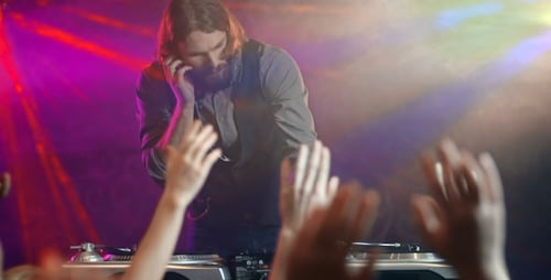 Put your Hands up