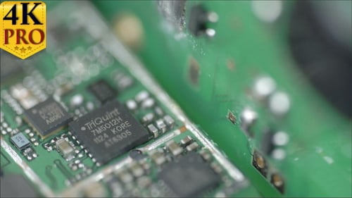 Micro-puces avec micro-cartes dessus