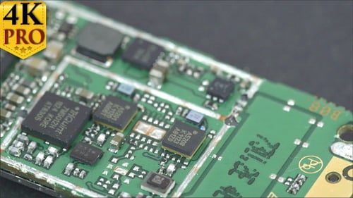 Der innere Mikrochip eines Mobiltelefons