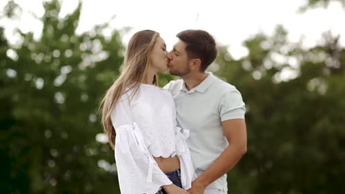 Couple Kissing. Romantic People In Love Kiss in Nature. Smiling Man And Woman.
