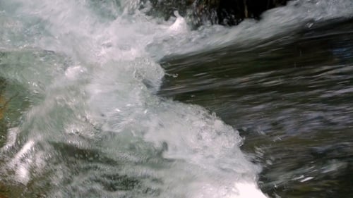 Fließender Mad River Torrent. Sound inklusive.