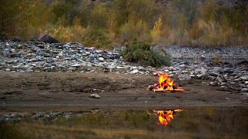 Lagerfeuer am Flussufer 2013