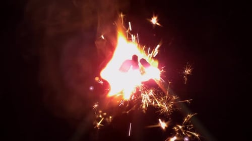 Spiele Sparking auf schwarzem Hintergrund