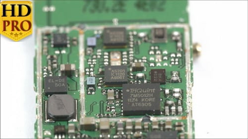 Regardons de plus près la micropuce