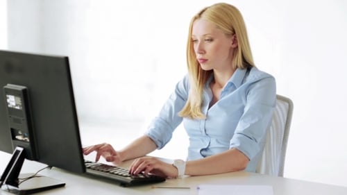 mujer de negocios, estiramiento, y, mirar, reloj