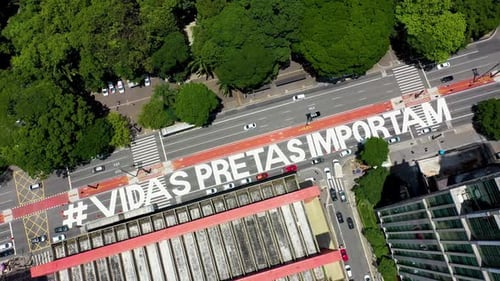 Avenida Paulista no centro de São Paulo, Brasil. Cidade histórica.