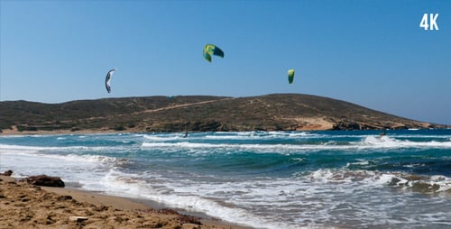 3 Kite Surfers
