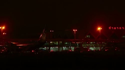 Phuket Int. Flughafen bei Nacht