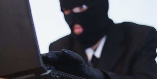 Laptop de hackers criminosos