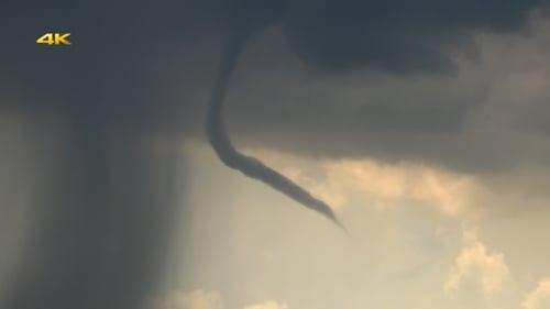 Tornado und Regen