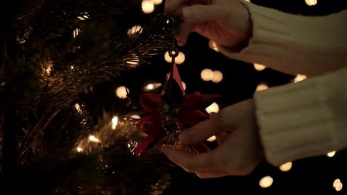 Weihnachtsdekoration am Baum