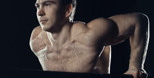 Parallele Bar-Dips