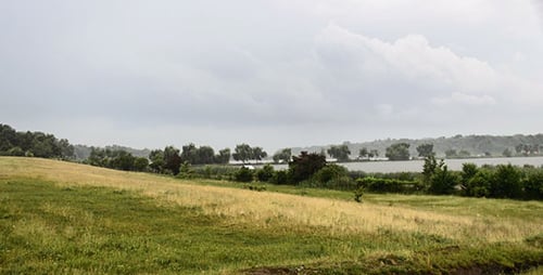 Dramatisch Gewitterwolken Himmel über Angelsee
