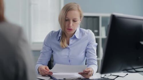 Manager lehnt Lebenslauf ab