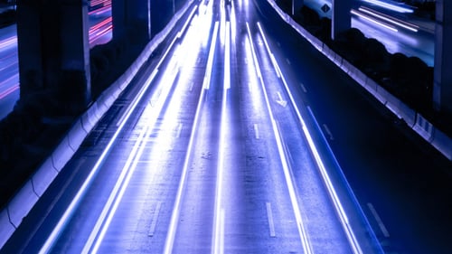Schneller fahrender Verkehr