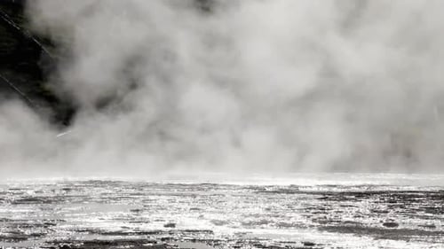 Pool-Geysir mit Haube