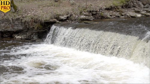 Les rapides vus de la rivière