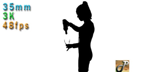 Femme versant du vin 02