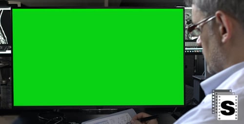 Arzt mit Greenscreen