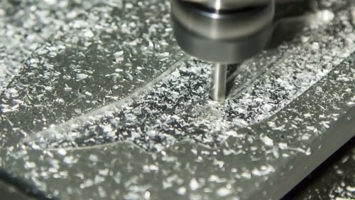 Metall-Drehmaschine bei der Arbeit