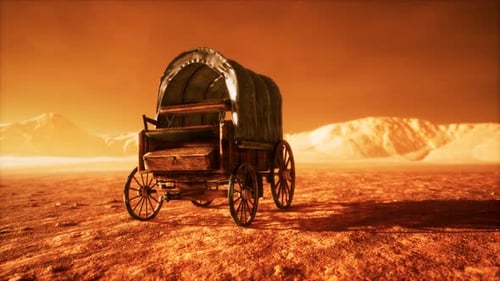 Vagón retro cubierto de lona en el desierto al atardecer