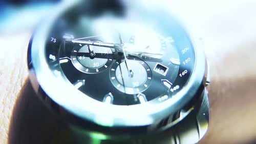 Macro Shot Schwarz Silber Uhr Handgelenk ausgefeilte Technologie Zeit ist Geld