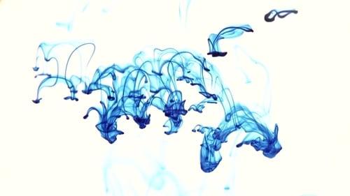 Blaue Tinte im Wasser