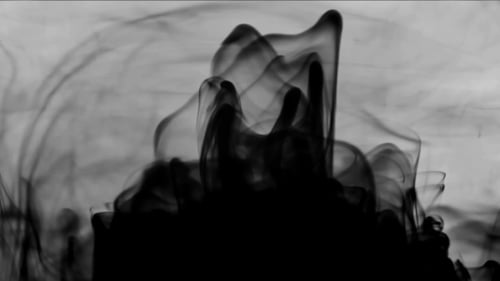 De l'encre dans l'eau crée une illusion de