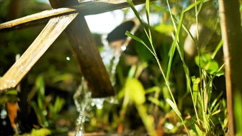 Moinhos de água de bambu