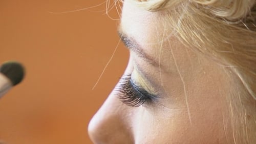 Putting Eyeshadows