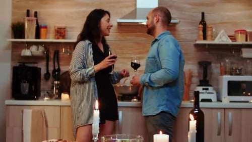 Couple ayant un rendez-vous romantique