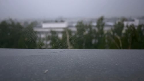 Gouttes de pluie sur fenêtre
