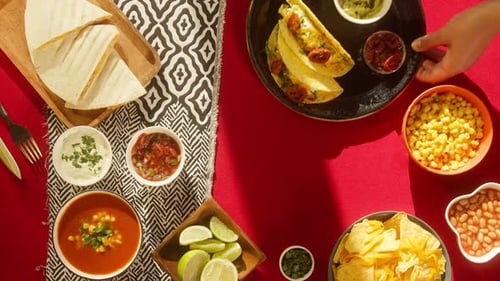 Comida mexicana en la mesa