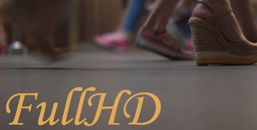 Spazierende Menschen - Nahaufnahme menschlicher Füße in Sommerschuhen. Gehende Menschen.
Gesellschaft