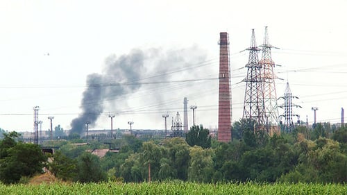 Humo negro de plantas industriales