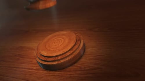 Sentencia sobre mazo de madera de la corte 4k