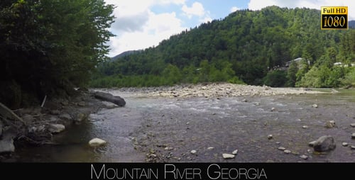 Gebirgsfluss Georgia 2