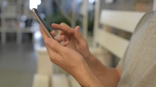 Casually Using Smartphone (2)