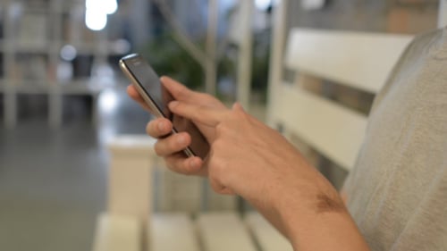 Casually Using Smartphone
