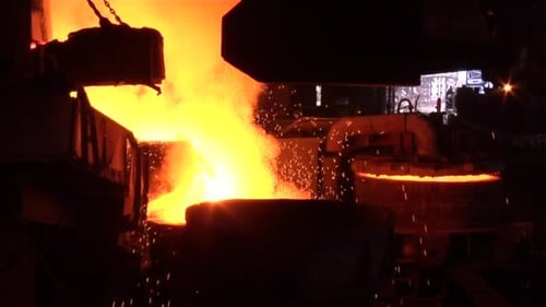 Kochendes Metall im Stahlgefäß Orange Light Smoke