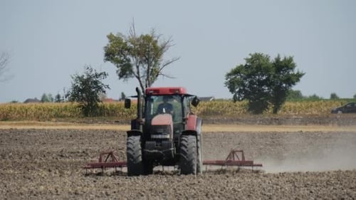 El tractor se acerca