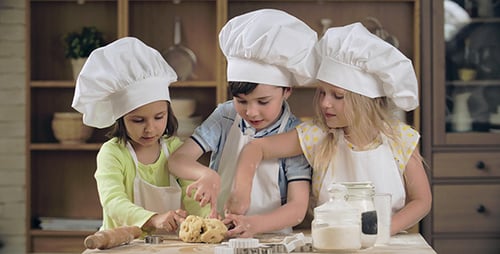 Teamwork beim Backen