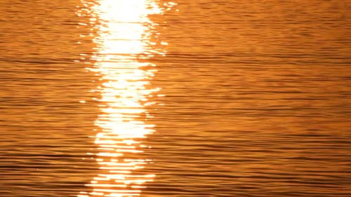 Spiegelung des Sonnenaufgangs über dem Meer 2