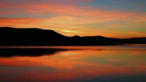 Sonnenaufgang am Morgen Lake Mountain 1