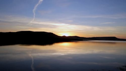 Lever du soleil sur la montagne du lac matin 3