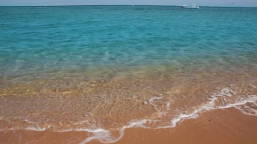 Türkisfarbenes Meer, Wasser, Wellen und Sandstrand 5