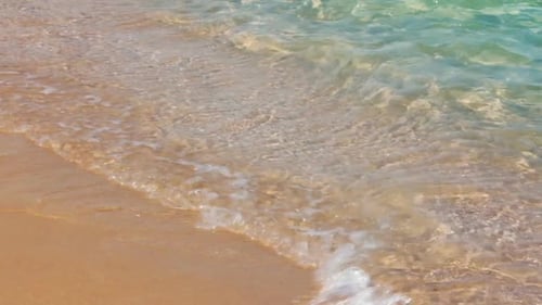 Türkisfarbenes Meer, Wasser, Wellen und Sandstrand 6