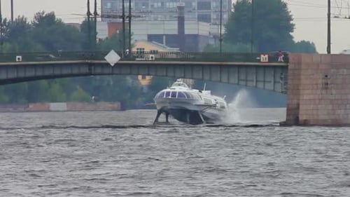 Meteor - Barco de hidrofólio no rio Neva Em São Petersburgo Rússia 2